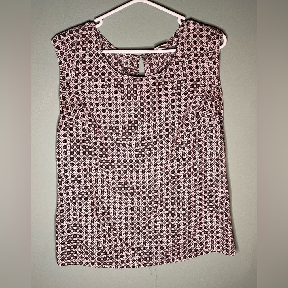 Sleeveless top size medium